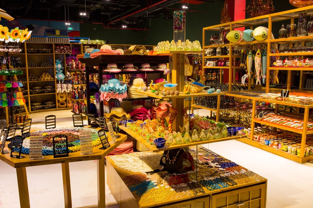 You can choose souvenirs with traditional Vietnamese features